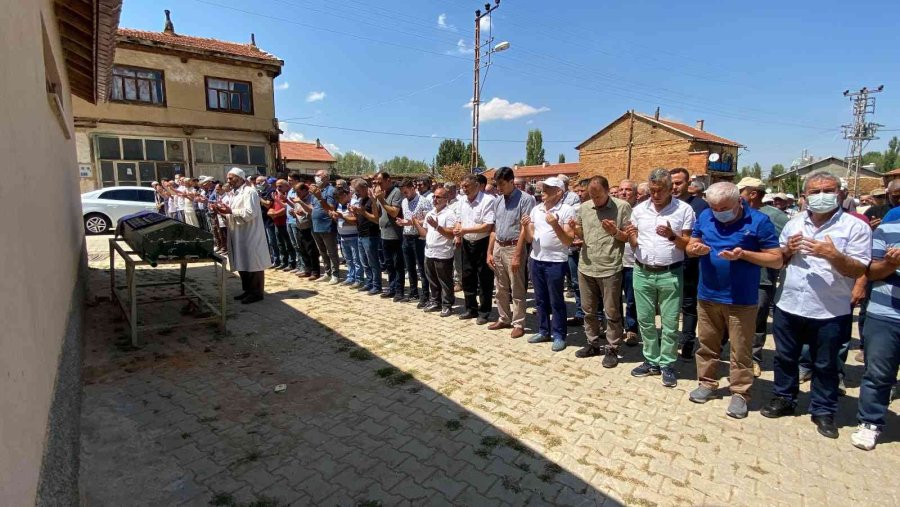 Lösemiden Hayatını Kaybeden Genç Doktora Acı Veda