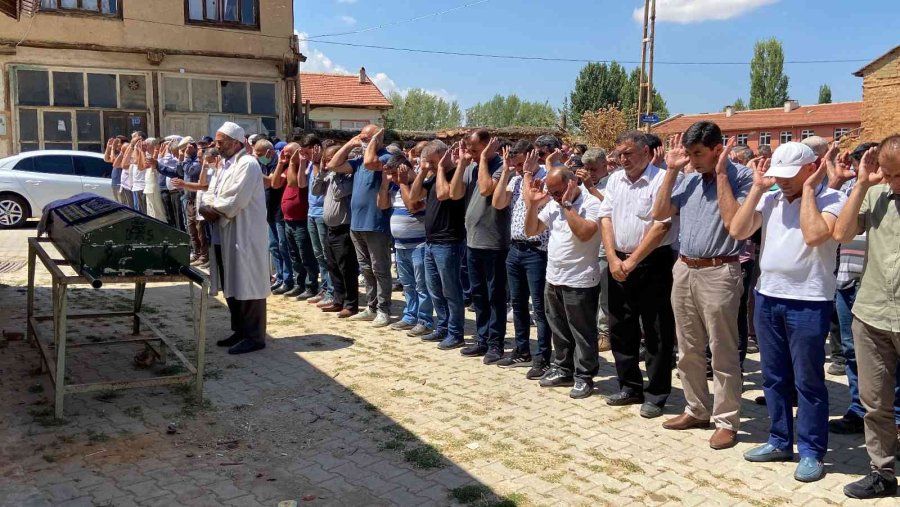 Lösemiden Hayatını Kaybeden Genç Doktora Acı Veda