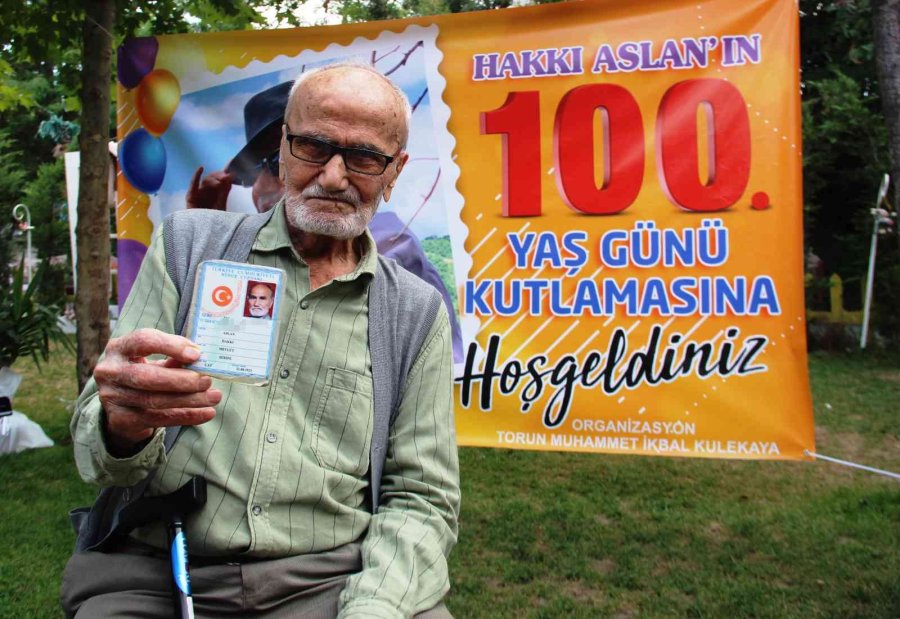 100 Yıl Boyunca Hiç Kutlamadığı Doğum Gününü Torunlarının Sürprizi İle Kutladı