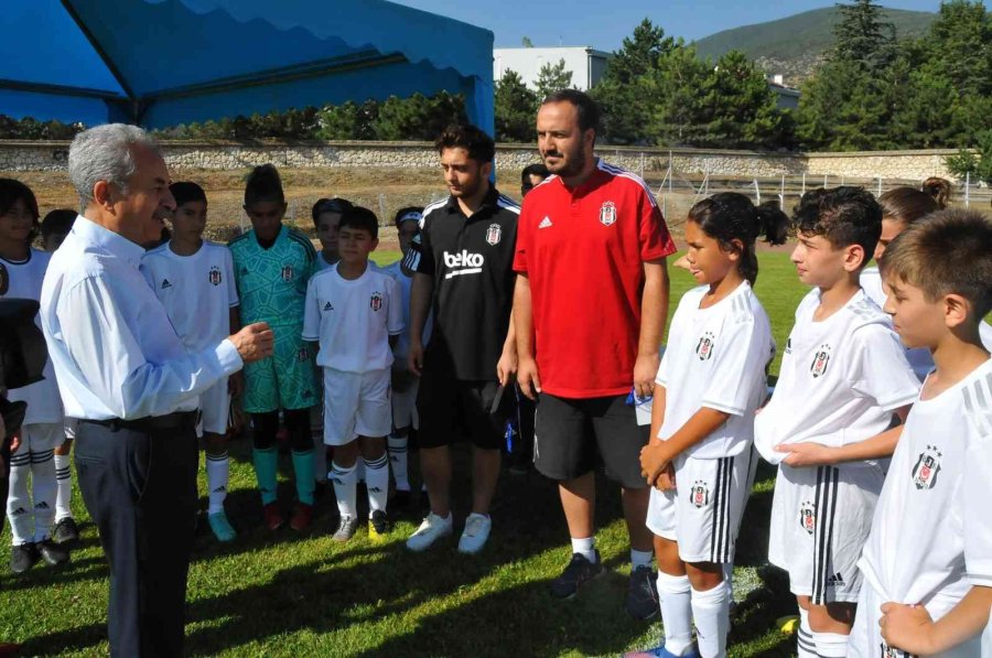 Akşehir Onur Günü U12 Futbol Turnuvası, Çekişmeli Maçlara Sahne Oluyor