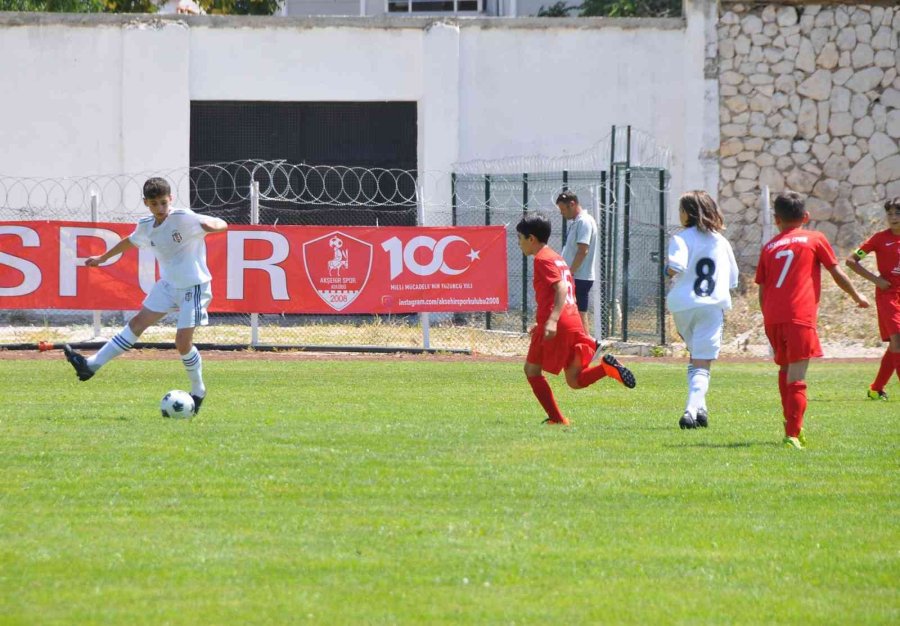 Akşehir Onur Günü U12 Futbol Turnuvası, Çekişmeli Maçlara Sahne Oluyor