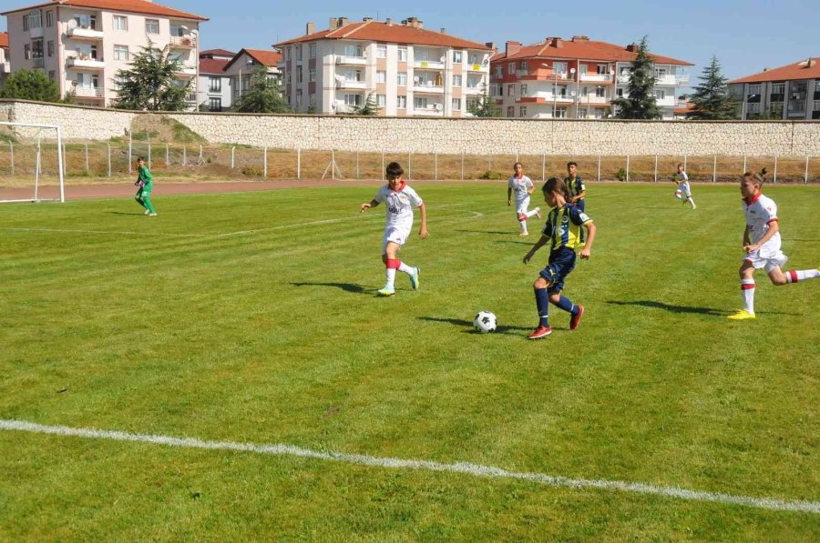 Akşehir Onur Günü U12 Futbol Turnuvası, Çekişmeli Maçlara Sahne Oluyor