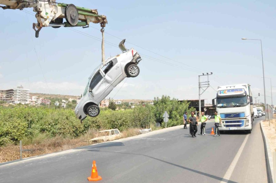 Takla Atan Otomobil Elektrik Direğine Çarptı: 6 Yaralı