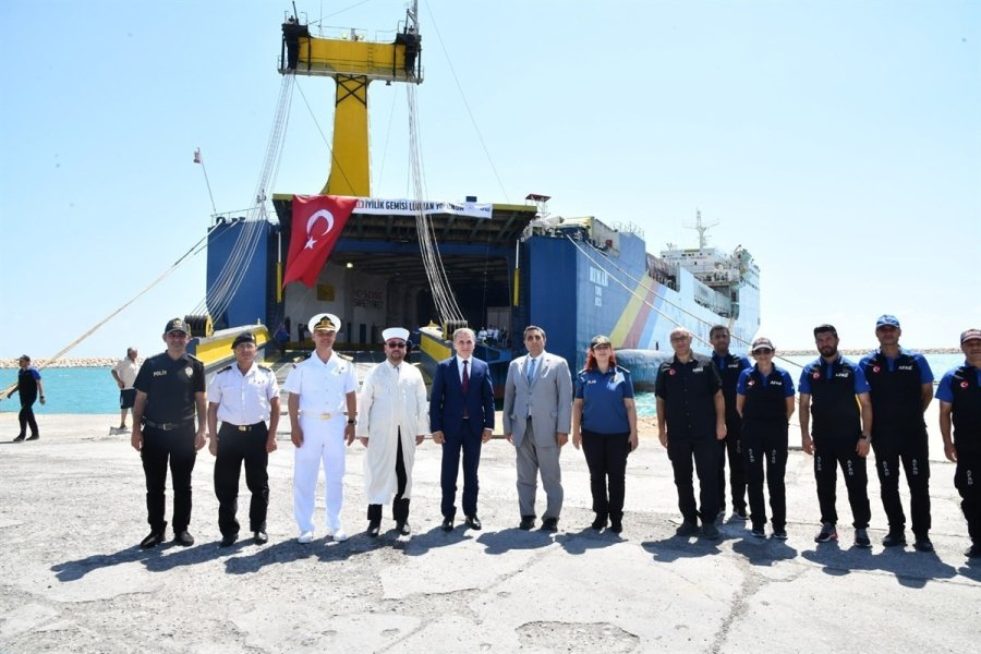 Lübnan’a İnsani Yardım Malzemesi Taşıyan 4. Gemi Mersin’den Uğurlandı