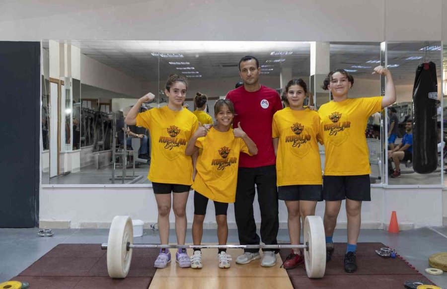 Mersinli Halterciler, Konya’daki Şampiyonadan Madalya İle Dönmeyi Hedefliyor