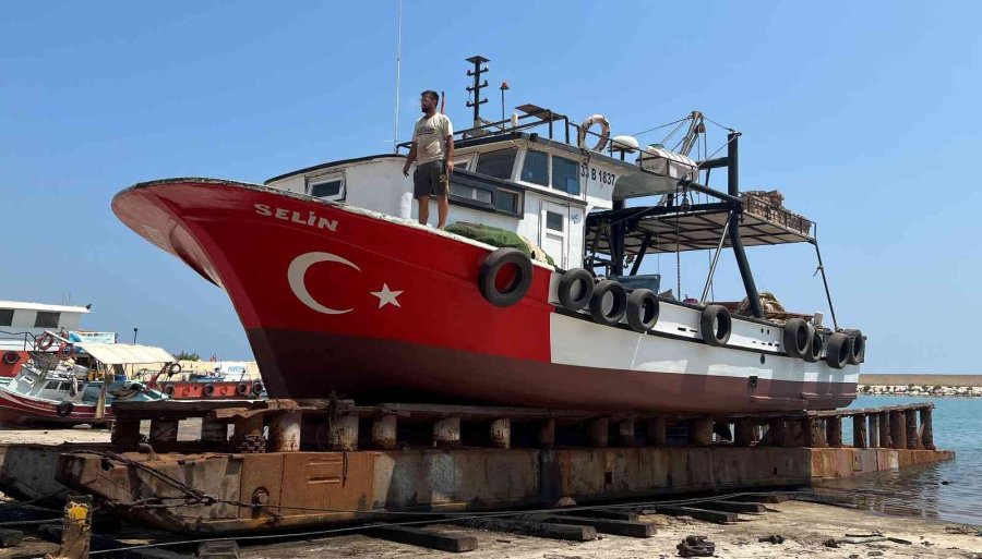 Akdeniz’in Balıkçıları, Ekmek Teknelerini 15 Eylül’e Hazırlıyor