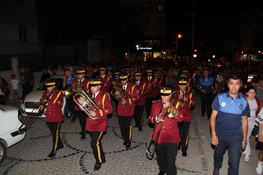 Akşehir Onur Günü, Fener Alayı Ve Jandarma Bandosu Konseri İle Final Yaptı