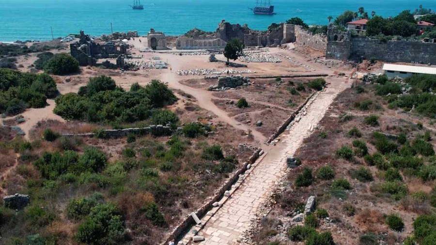 Sideli Gençlerin Antik Çağ’da Eğitim Aldığı Yapı Ortayı Çıkartıldı