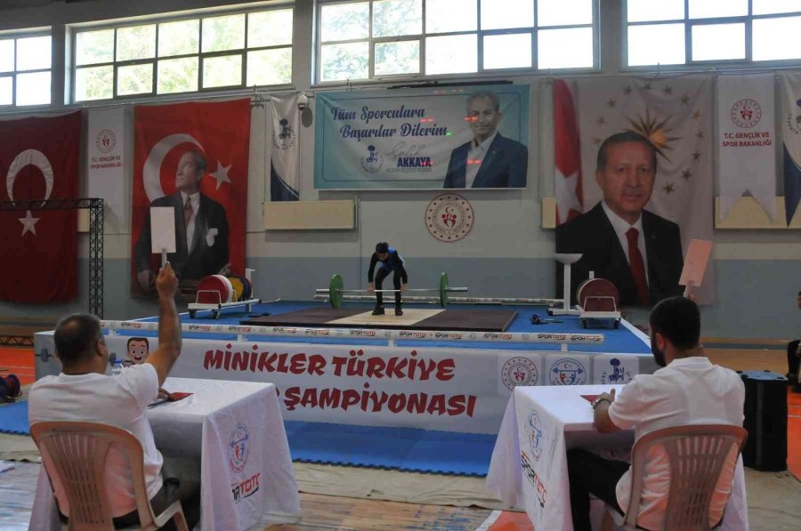 Minikler Türkiye Halter Şampiyonası Akşehir’de Başladı