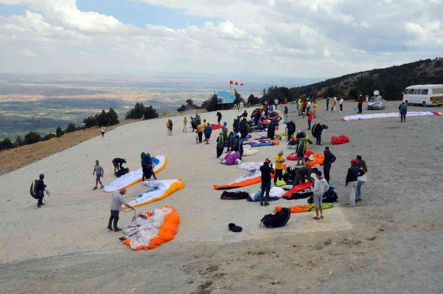 9. Akşehir Xc Open Türkiye Yamaç Paraşütü Mesafe Şampiyonası Ve Eğitim Yarışması Başladı