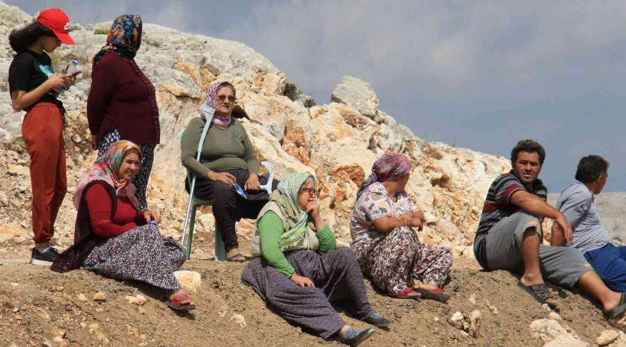 Gökyüzü Paraşütçülerle Doldu, Zafer Bayramı Havada Bayraklar Açılarak Kutlandı