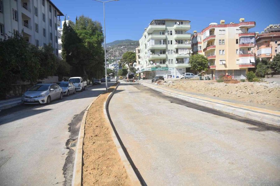 Eşref Kahvecioğlu Caddesi Çift Yönlü Trafiğe Açıldı