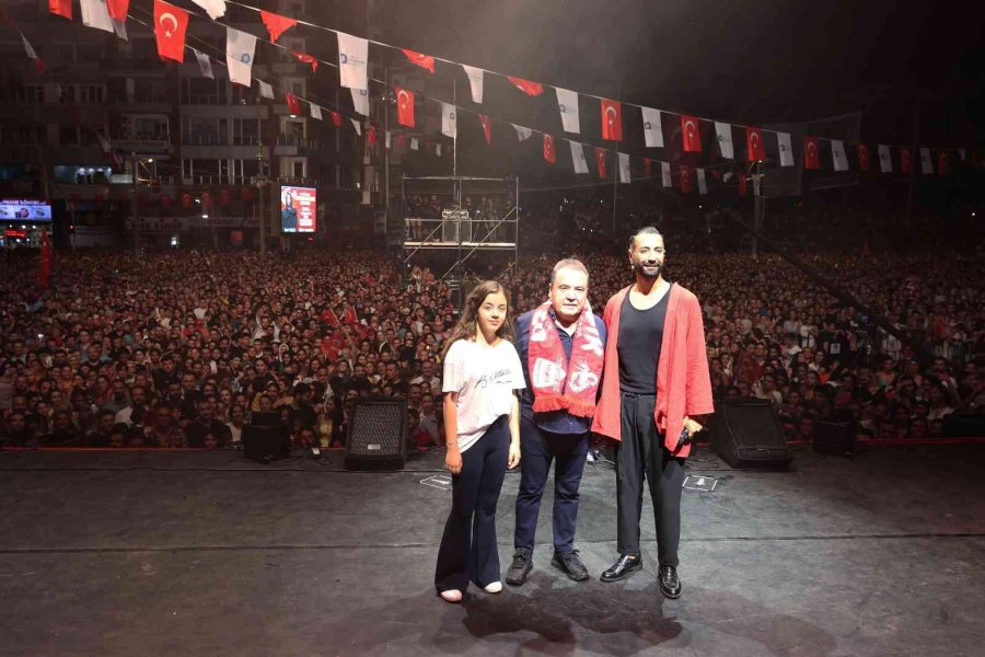 Büyük Zafer’in 100. Yılı Tan Taşçı Konseriyle Kutlandı