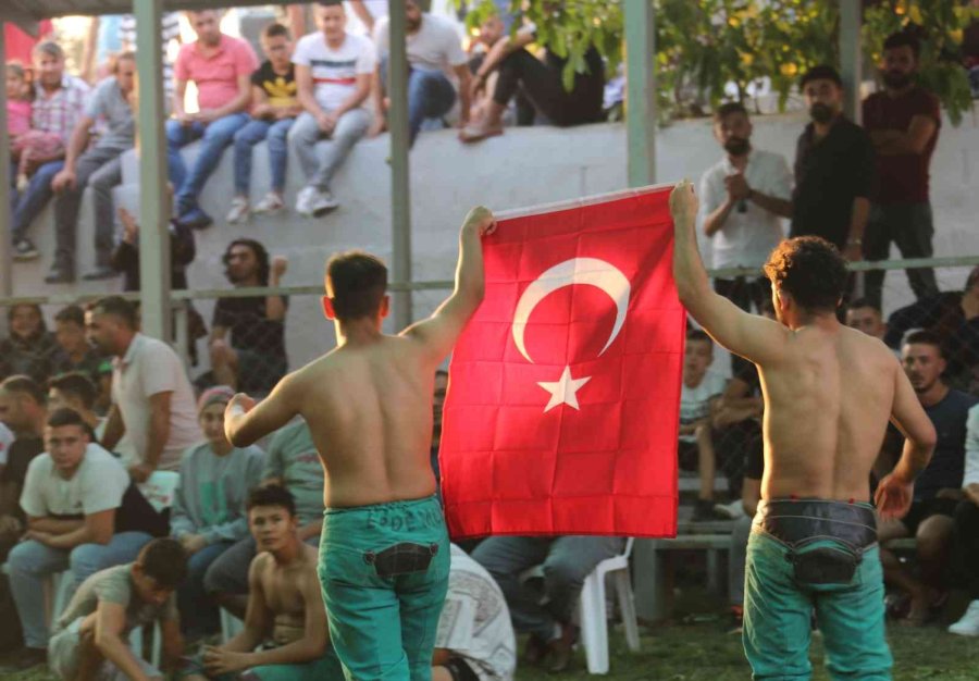 Yörüklerin Çimde Nefes Kesen Güreşi