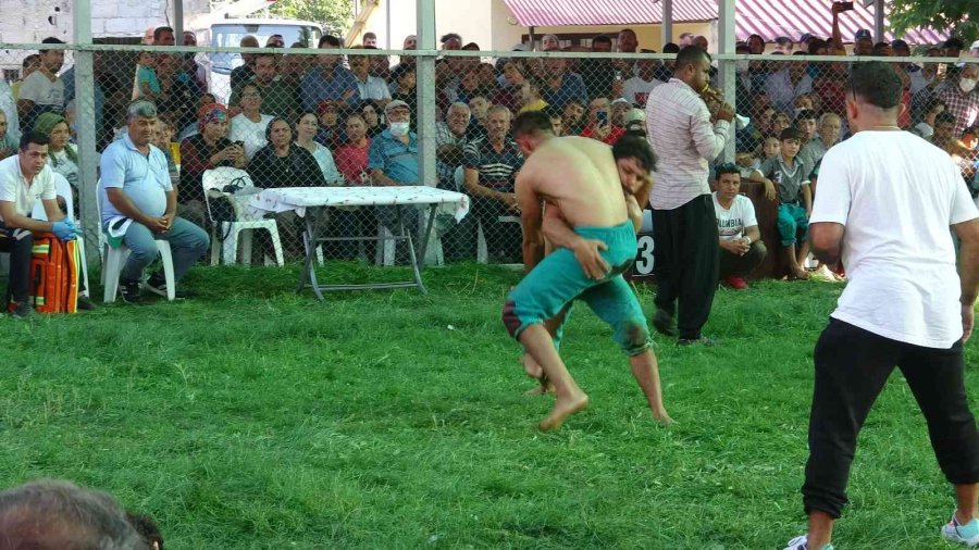 Yörüklerin Çimde Nefes Kesen Güreşi