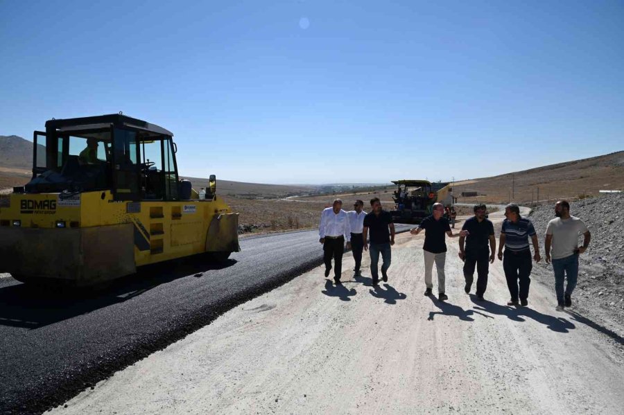 Başkan Pekyatırmacı, Sızma’da Asfalt Çalışmalarını Yerinde İnceledi