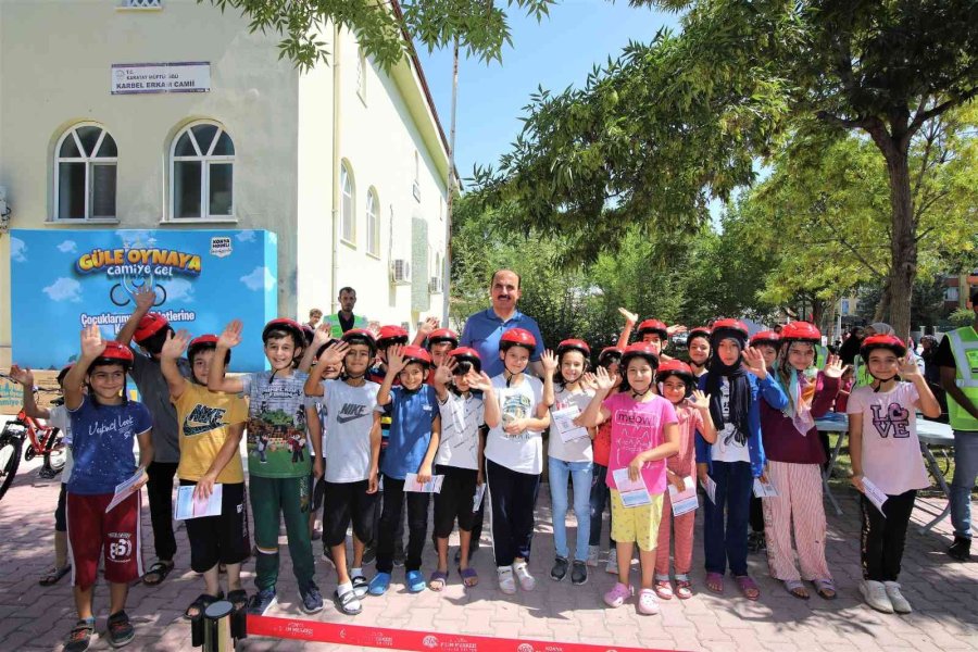 Başkan Altay 40 Gün Sabah Namazına Camiye Giden Çocuklara Bisikletlerini Hediye Etti