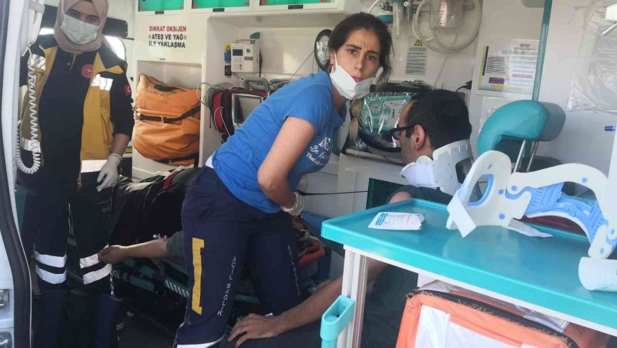 Aksaray’da Minibüsle Otomobil Çarpıştı: 2’si Çocuk 6 Kişi Yaralandı