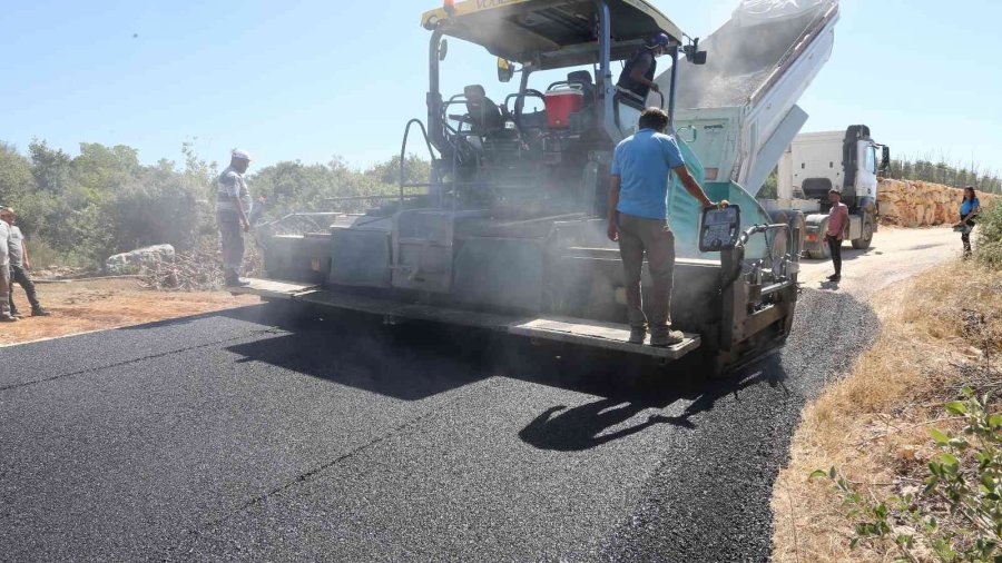 Erdemli’de 1 Yılda 450 Kilometre Asfalt Yol Hedefleniyor