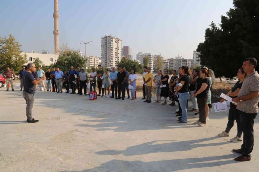 Mezitli Belediyesi Çalışanlarına Yangın Tatbikatı