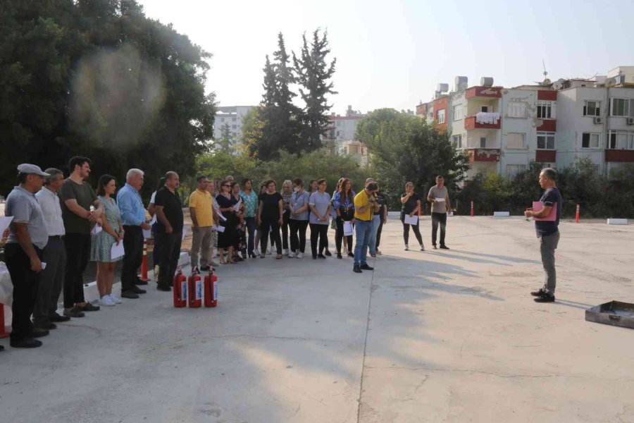 Mezitli Belediyesi Çalışanlarına Yangın Tatbikatı