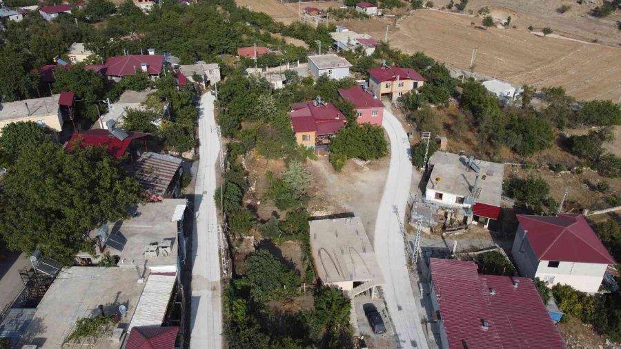 Tarsus’ta Kırsal Mahallelerin Yolları Yapılıyor