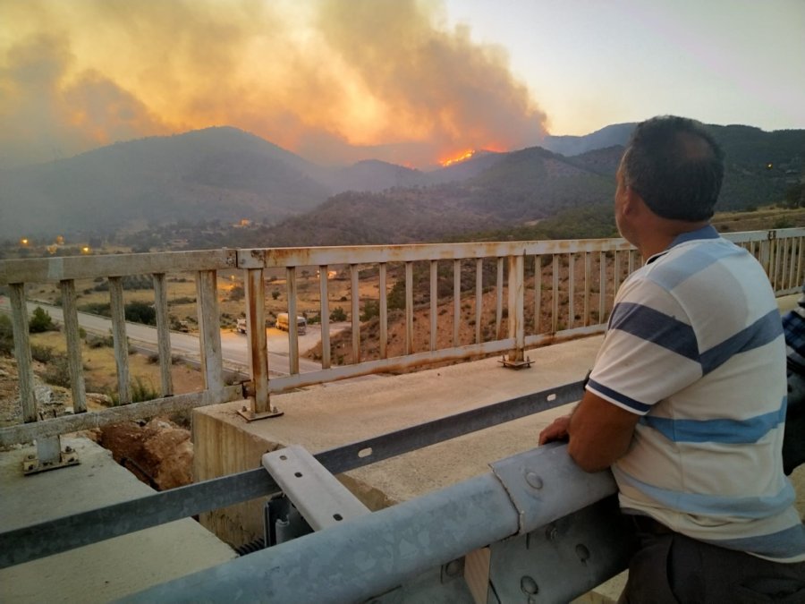 Gülnar’daki Orman Yangın Silifke’ye Sıçradı, Vatandaşları Tedbir Amaçlı Tahliye Edildi