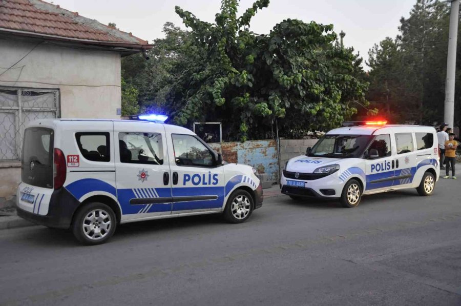 Sokakta Ortasında Tartıştığı Şahıs Tarafından Silahla Vuruldu