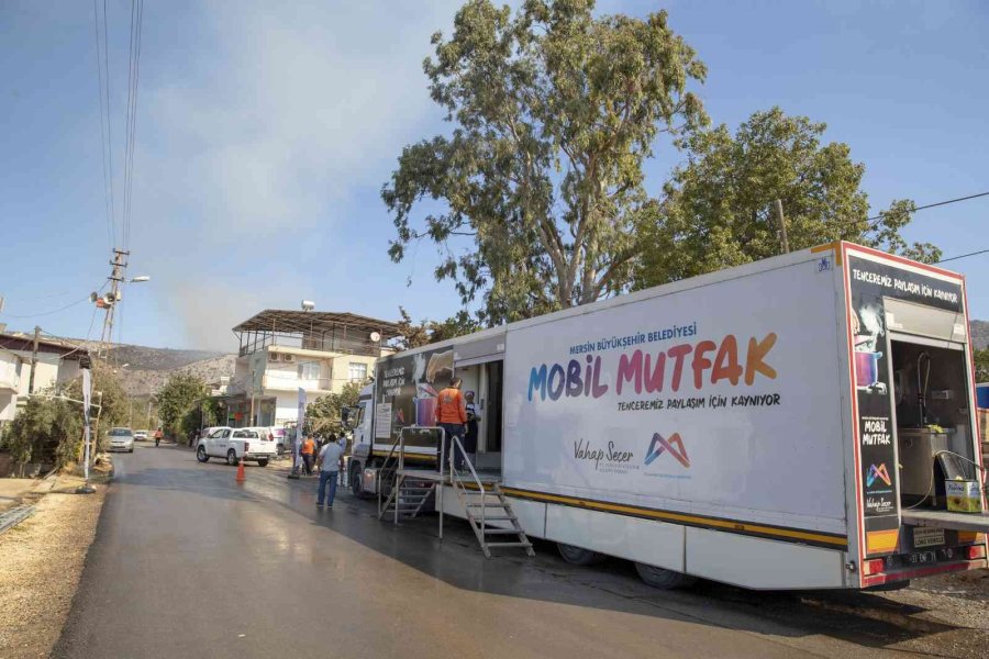 Mobil Mutfak Tırı Yangın Bölgesinde