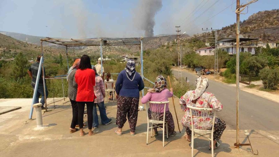 Mersin’deki Orman Yangınında Soğutma Çalışmaları Sürüyor