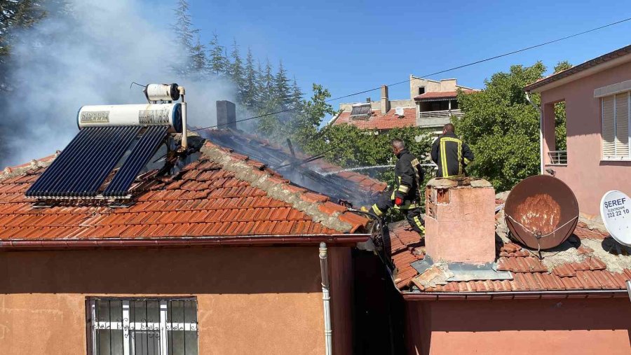 Konya’da Müstakil Ev Yanarak Kullanılamaz Hale Geldi