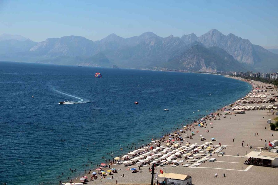 Turizm Kenti Antalya’nın Sahillerinde Okul Öncesi Yoğunluk