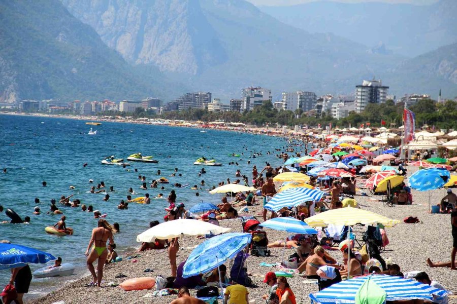 Turizm Kenti Antalya’nın Sahillerinde Okul Öncesi Yoğunluk