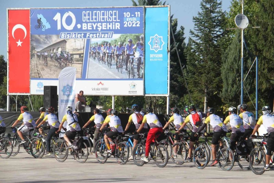 Bisiklet Tutkunları Beyşehir Gölü Etrafında 165 Kilometre Pedal Çevirdi