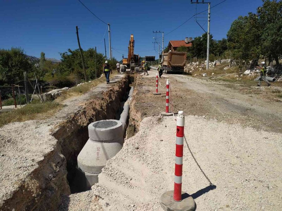 Konya Büyükşehir’in Merkez Ve İlçelerde Altyapı Seferberliği Sürüyor