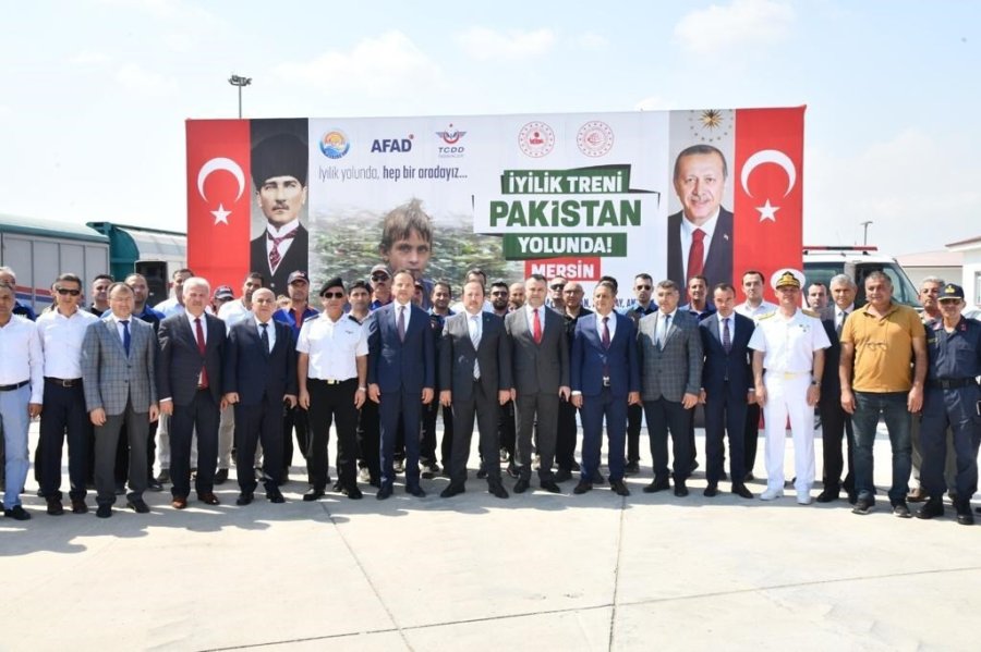 Pakistan’a Yardım Malzemesi Taşıyan 5. ’iyilik Treni’ Mersin’den Uğurlandı