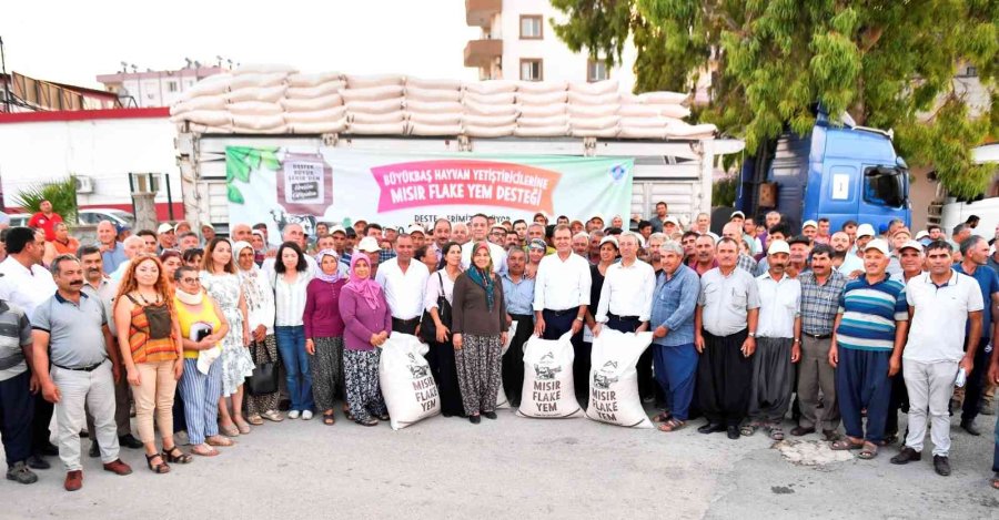 Silifke’de 225 Yetiştiriciye 180 Ton Yem Dağıtıldı