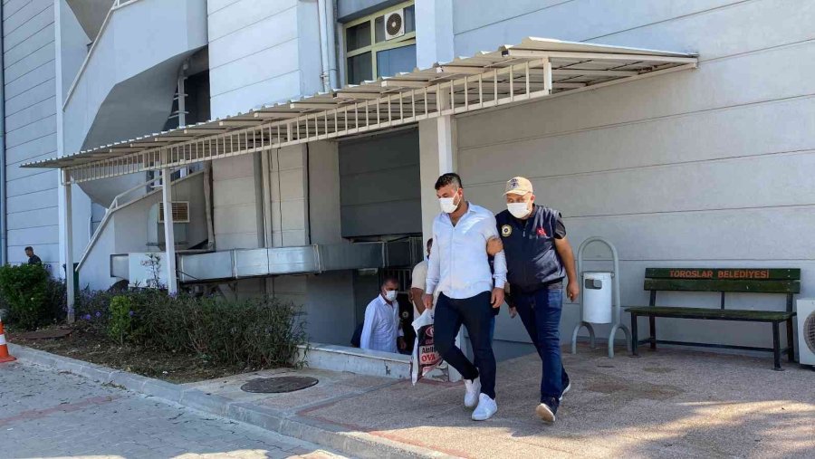 Mersin’de Pkk Operasyonunda Gözaltına Alınan Belediye Çalışanları Adliyeye Sevk Edildi