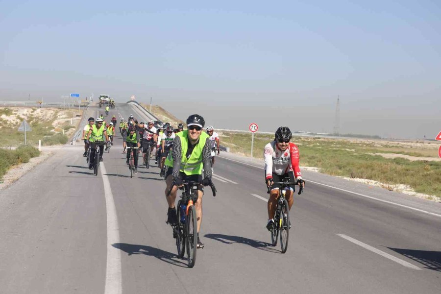 Konya’da Bisiklet Sürücüleri Tarihe Pedal Çevirdi