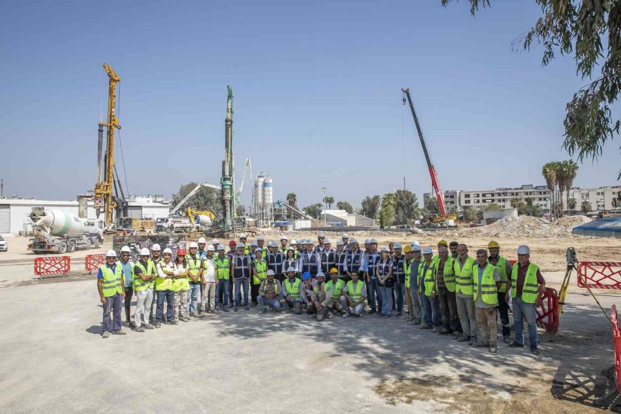 Başkan Seçer, Metro İnşaat Alanında İncelemelerde Bulundu