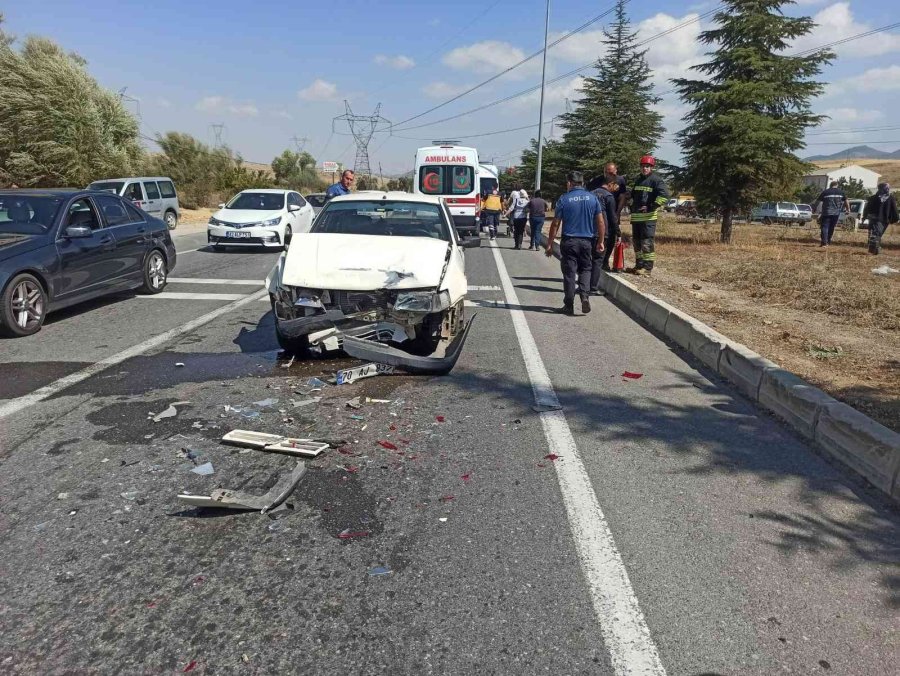 Konya’da Zincirleme Trafik Kazası: 3 Yaralı