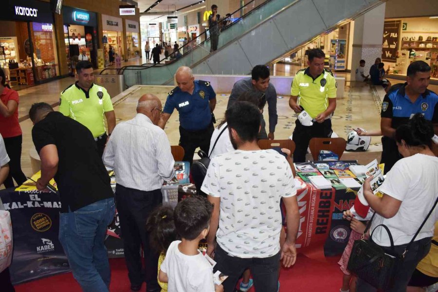 Tarsus Emniyeti Avm’de Bilgilendirme Standı Kurdu