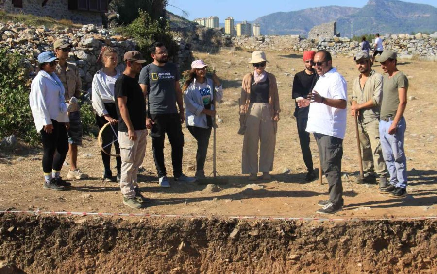 Antik Kentte Heyecanlandıran Keşif: Sütunlu Cadde Beklerken Biri Amforada 4 Bireyin İskeleti Ortaya Çıktı