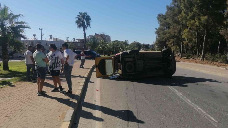 Hafif Ticari Araç Devrilerek Sürüklendi: 1 Yaralı