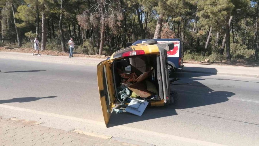 Hafif Ticari Araç Devrilerek Sürüklendi: 1 Yaralı