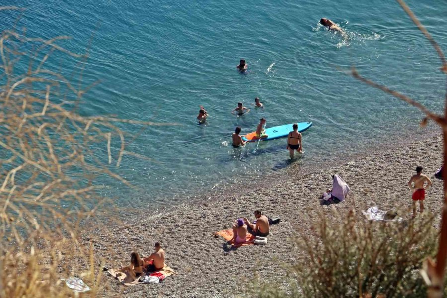 Antalya’da Afrika Sıcakları: Termometreler 45 Dereceyi Gördü