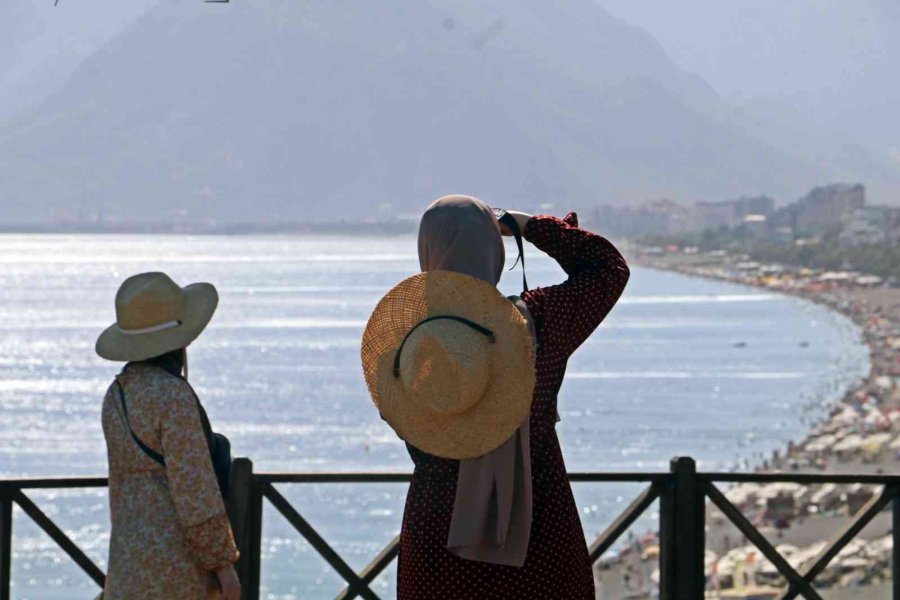 Antalya’da Afrika Sıcakları: Termometreler 45 Dereceyi Gördü