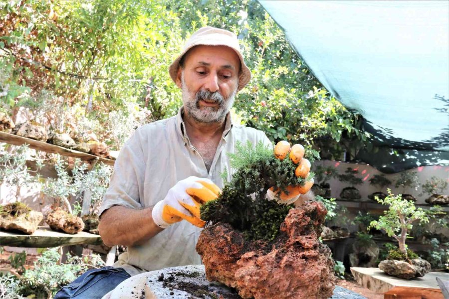 Ekmeğini Herkesin Basıp Geçtiği Taşları İşleyerek Kazanıyor