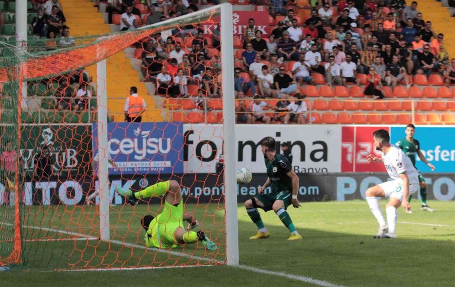 Spor Toto Süper Lig: Corendon Alanyaspor: 0 - Giresunspor: 0 (ilk Yarı)