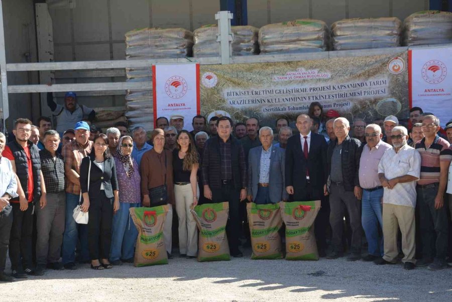 200 Çiftçiye 50 Ton Sertifikalı Buğday Tohumu Dağıtıldı